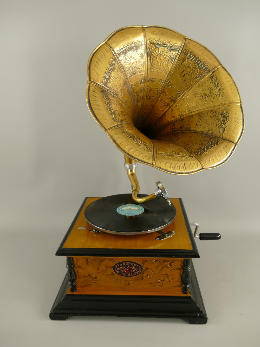 Grammophon Holz braun viereckig(Deko) H.66cm