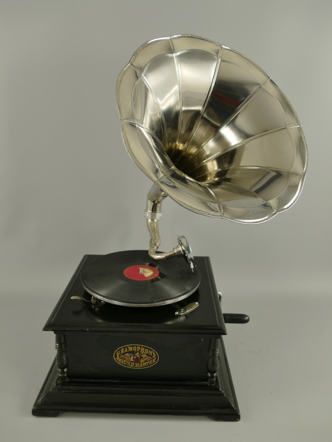 Grammophon Holz/vernickelt viereckig (Deko) H.66cm